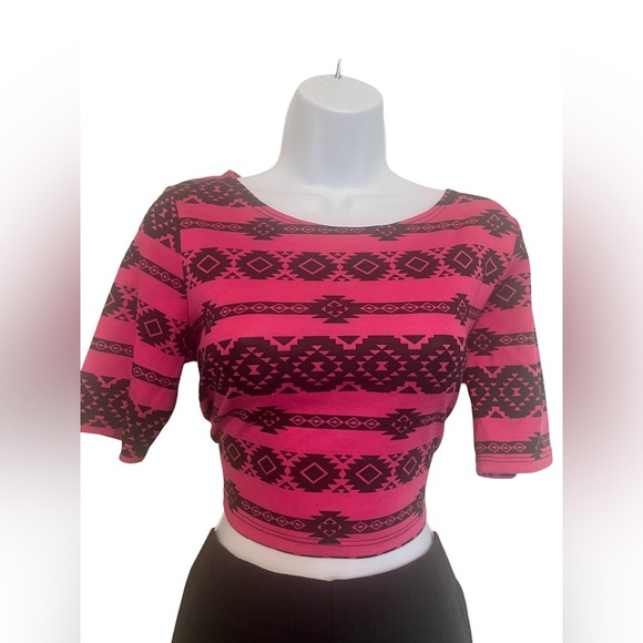 Ali and Kris Crop Top Tribal Top. Size: Large. Color: Fuchsia and Black - Picture 2 of 9